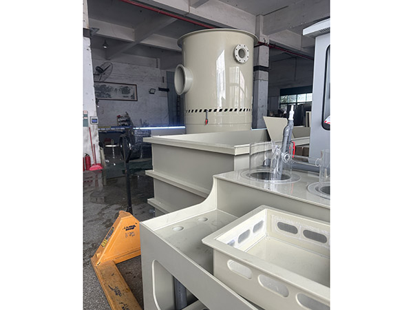 澳龍暫氧池 室內養殖區 活魚箱養殖